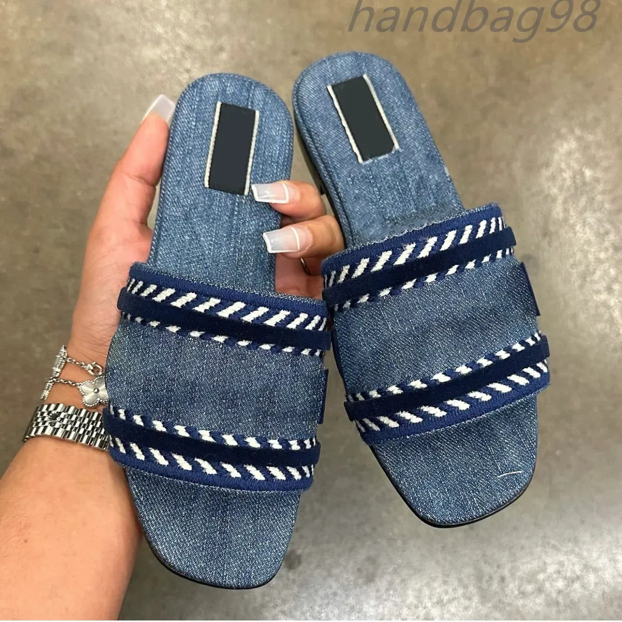 Designer Sandalo per scivolo femminile con SCRLP Sandali in denim azzurro Slide ricamato Slide ricamato Slide piatto sandalo sandali di lusso sandali da viaggio