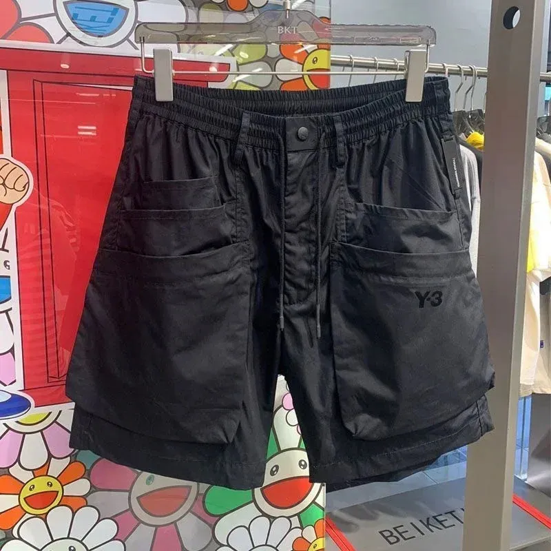 Sommer -Shorts Mann Blumendruck gedruckter Fitnessstudio Sport American Korean Strand Overall für Männer Muster Feste schwarze Farben Cargo Hosen LOSS 240409