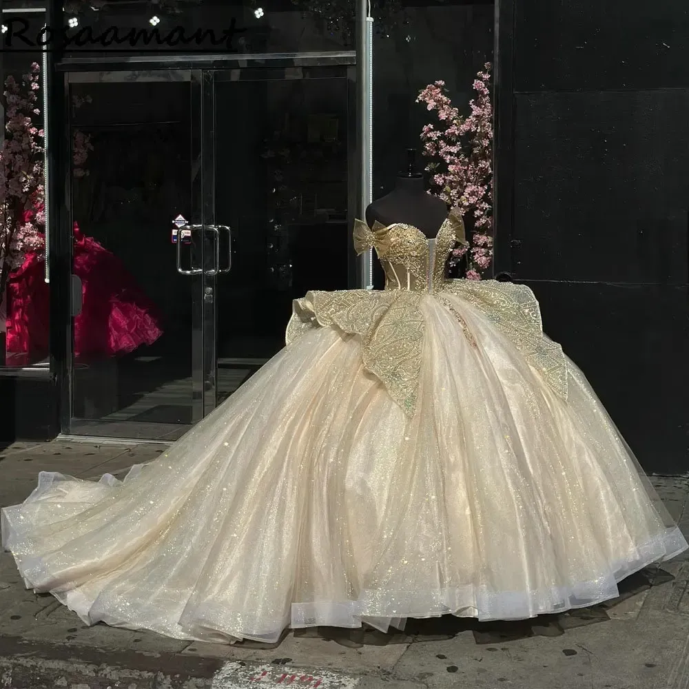 Guld ruffles från axelbollklänningen quinceanera klänningar illusion kristall pärlor applikationer spets korsett vestidos de 15 anos