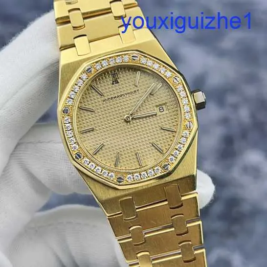 Orologio da polso di fantasia AP Royal Oak Series Womens Diamonds Original Data Display 34mm Quartz Muove