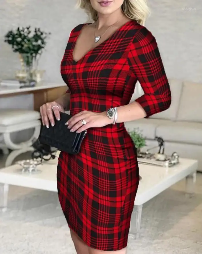 Casual jurken sexy elegant voor vrouwen plaid dompel dompel lange mouw bodycon jurk mode 2024 zomer vrouwelijke kleding outfits