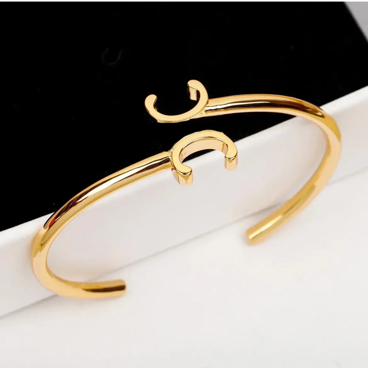 Armreifendesigner Celins Manschettenknochen Bangel Luxus Charme Armbänder Frauen Anhänger Brief Schmuck 18K Gold plattiert Kupfer Armband Manschette Fash