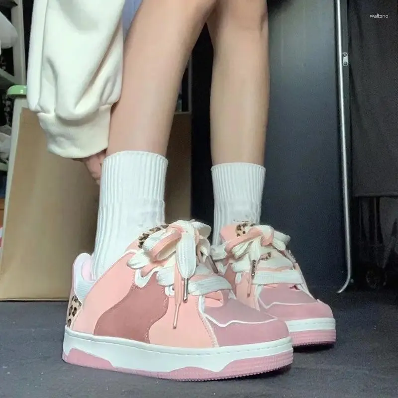 Casual skor rosa plattform sneakers kvinnors sport vintage tennis kvinnliga lägenheter kawaii vulkanisera koreanska skor