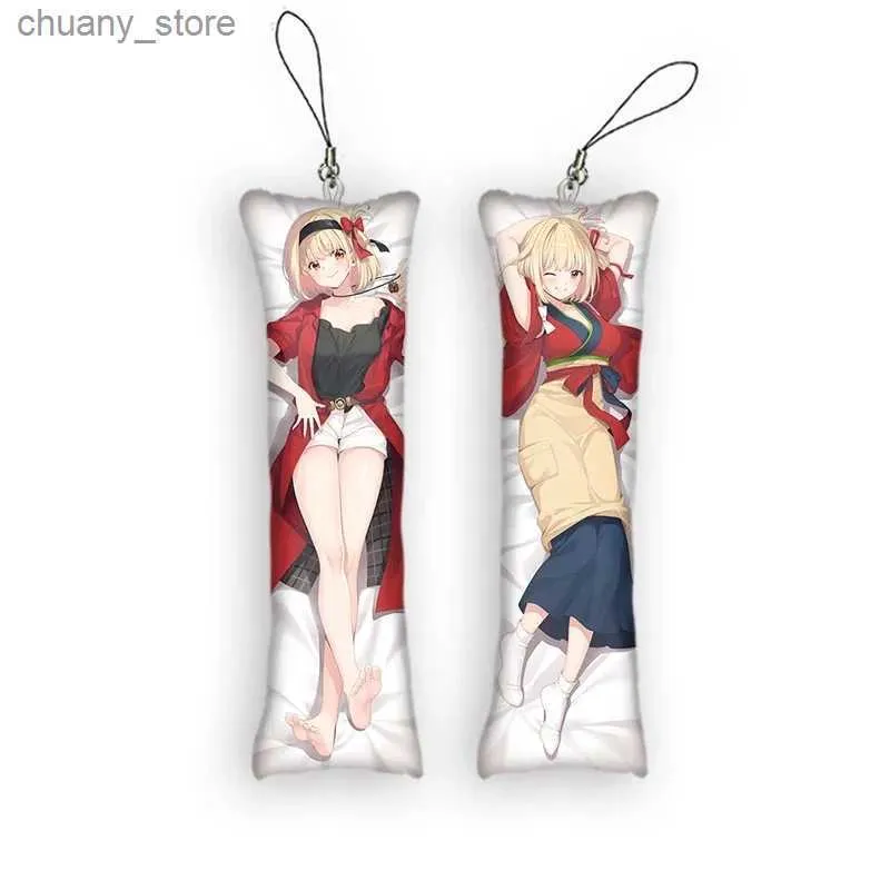 Keychains Lanyards 4x12cmlycoris Recoil Dakimakura Keychain Chisato Nishikigi 6x18cm Mini Anime Cartoon Body Pillow Hanging Ornament Key Chain Cute Y240417