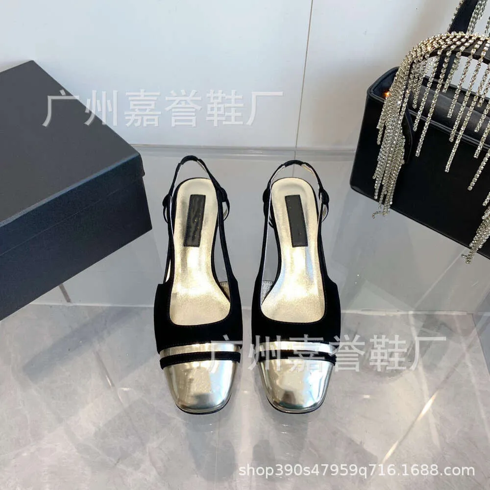 Designer Sandaler Kvinnor Hälen Kitten Hälar Sandaler Bak Tom Bun Toe Thick Heel Shoes Square Toe Mary Jane Shoes Women