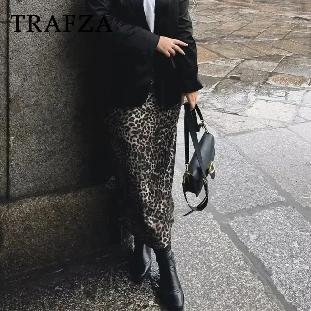 Trafza 2024 Autumn Winter Women Vintage Satin Lopard Lopard Fashion Casual Elegant Chic Straight MIDI 240411