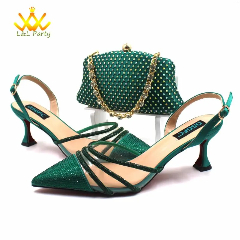 Chaussures habillées Arrivées de style classiques Femmes italiennes Match Sac Sac dans la couleur verte Talons confortables Pumps pour le mariage