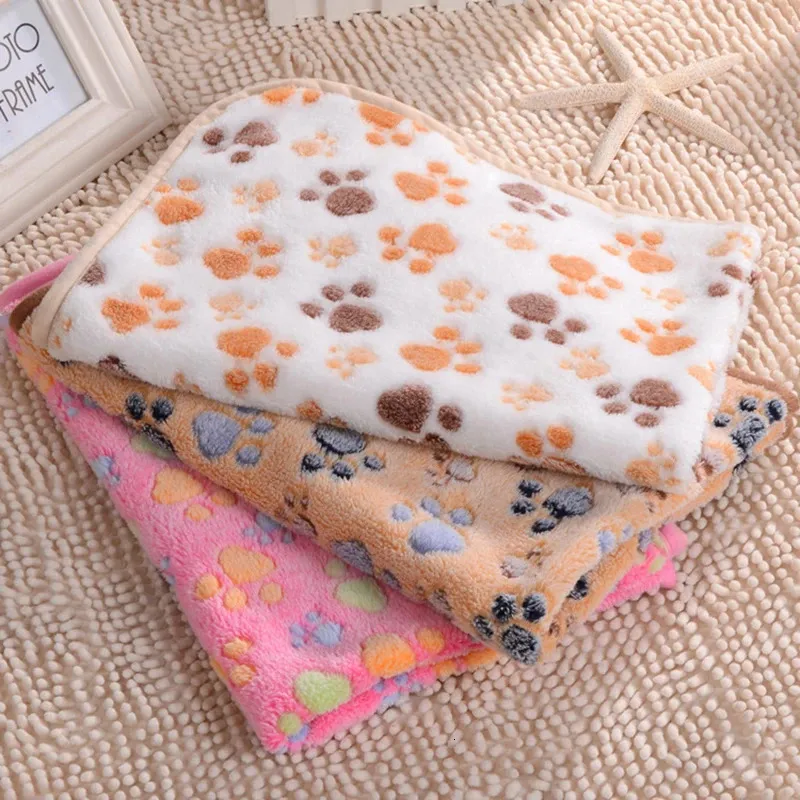 3 Sizes Cute Warm Pet Bed Mat Cover Towel Handcrafted Cat Dog Fleece Soft Blanket for Small Medium Large dogs Puppy Supplies 240426