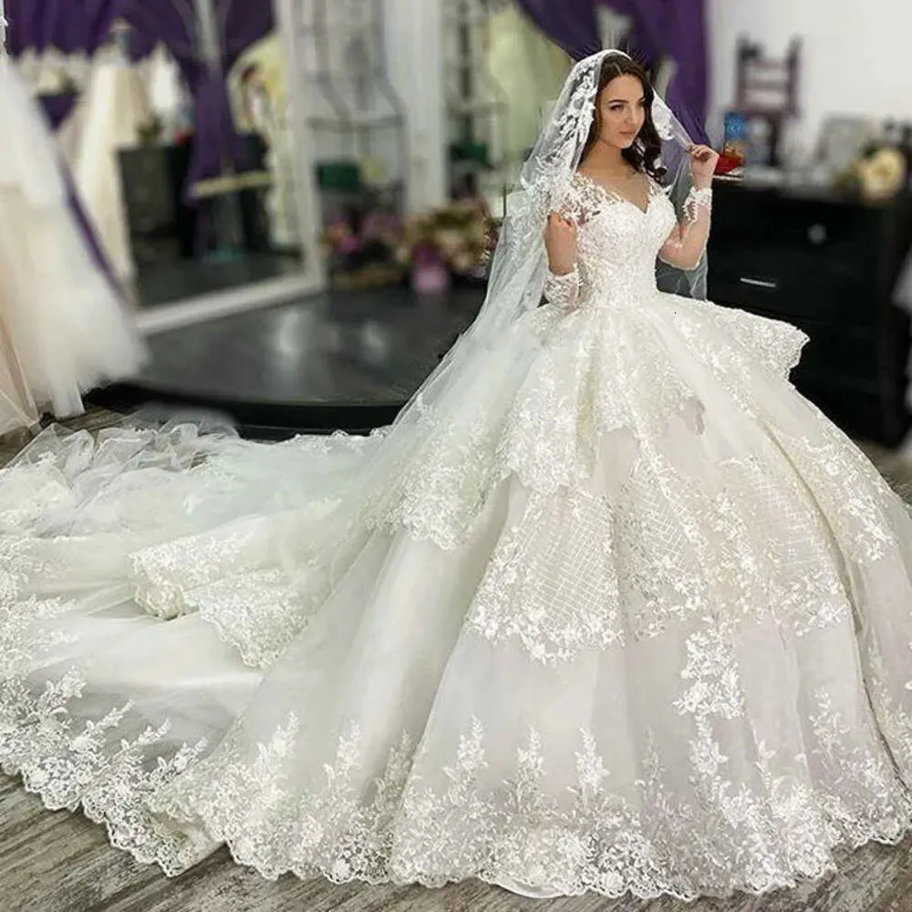Tiered Ball Sleeve Long Gown Skirt Dresses Chapel Train Ivory Bridal Gowns V-Neck Plus Size Lace Appliqued Wedding Dress Custom Made Robe De Mariee s