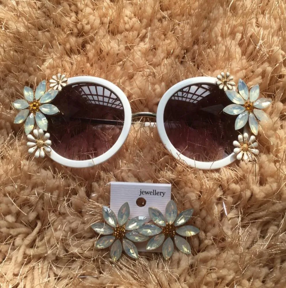 Okulary przeciwsłoneczne 2021 Projektantka mody Kobiety Dziewczyny Luksusowy kryształ retro wystrój kwiatowy kwiat Summer Beach Kieliszki 6792697
