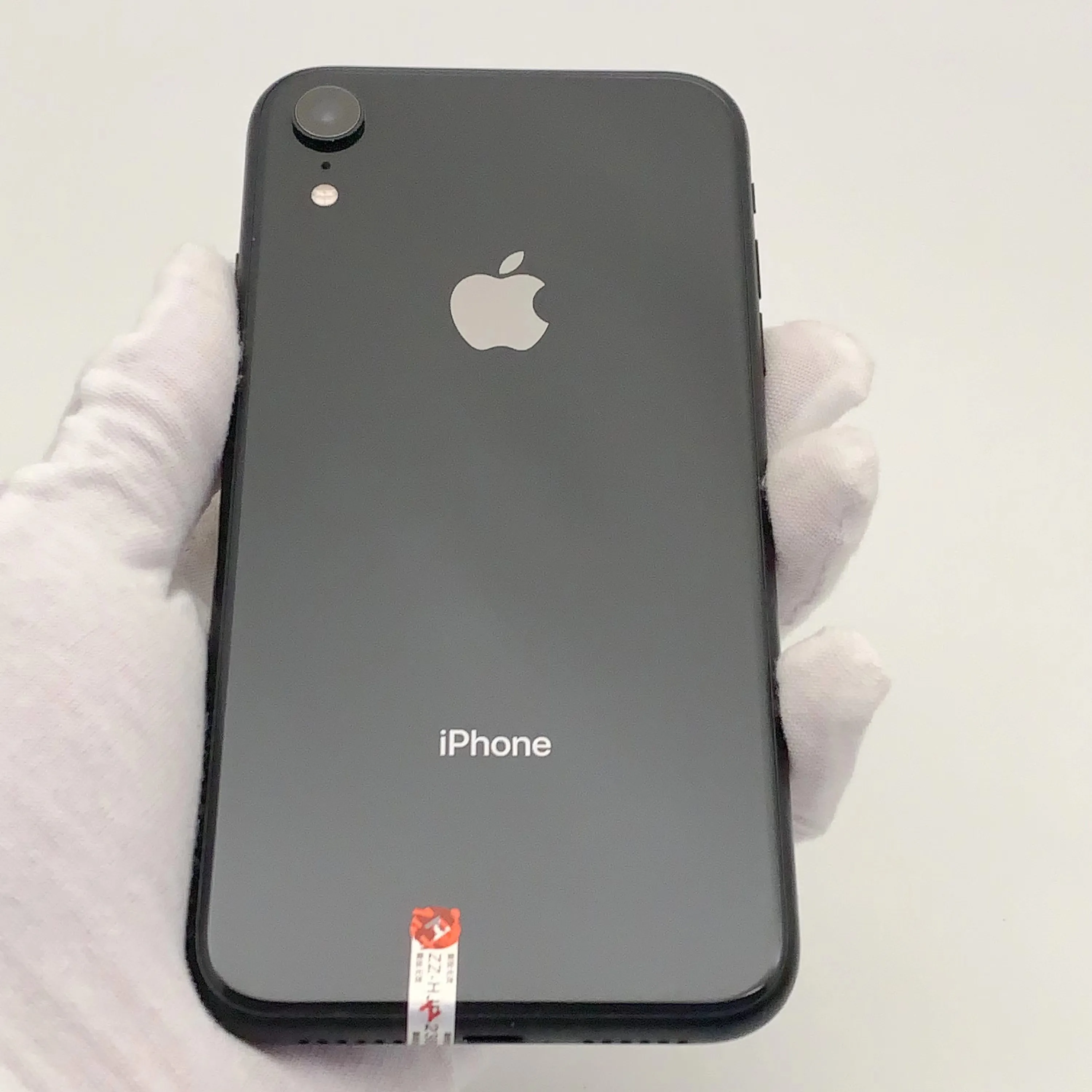 6.1インチの網膜ディスプレイ、3GB RAM、およびヘキサコアプロセッサを