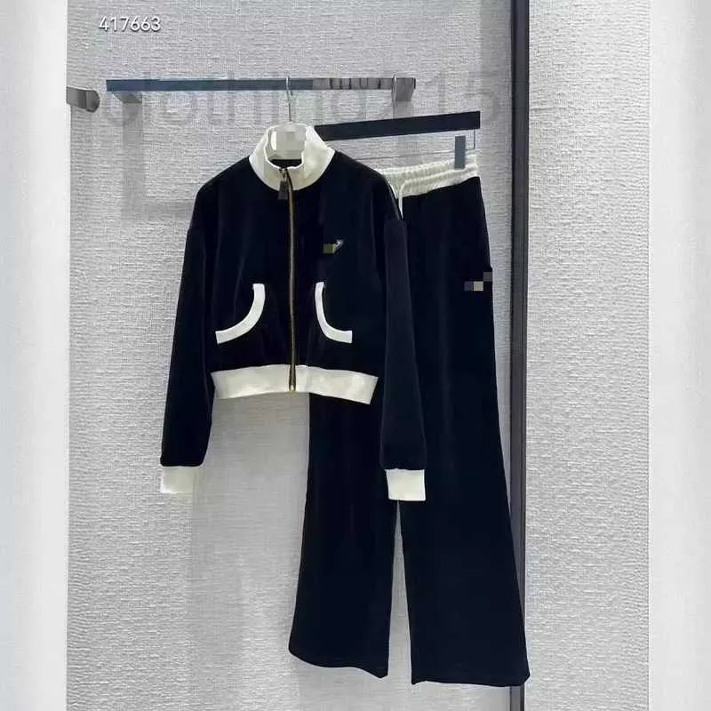 Kadınların İki Parçası Pantolon Tasarımcı Velvet Seti 2024 Erken Bahar Yeni Kontrast Stand Yüzü Zippered Ceket+Düz Bacak Gündelik Pantolon Seti TCI0