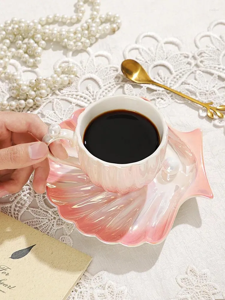 Muggar Creative Pearl Shape Ceramic Coffee Mug Nordic Style Cup Dish and Spoon Milk Set Girl Hushåll Handgrip eftermiddagste koppar