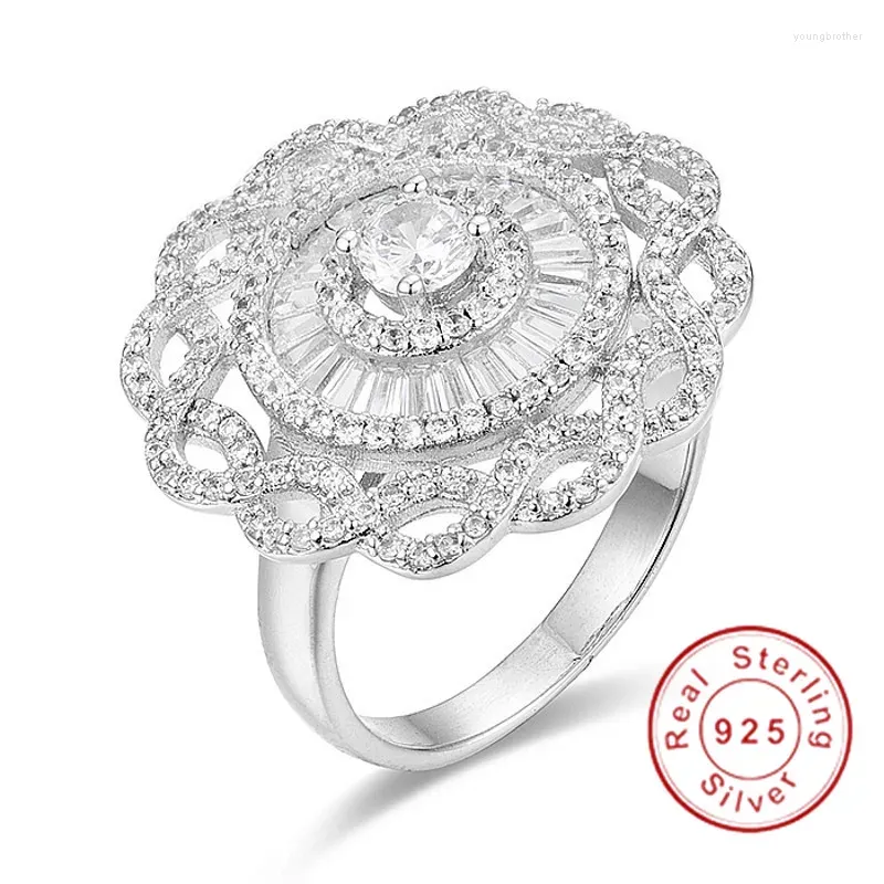 Cluster anneaux gros cocktail de diamant simulé étincelant pour femmes fleur de luxe 925 Bijoux de bague féminine en argent sterling en argent sterling