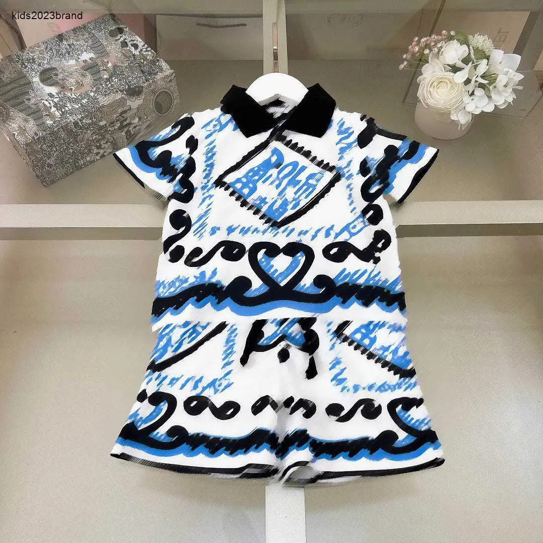 Nieuwe kinderen Designer Designer Symmetric Pattern Drukken Babypakken Maat 90-150 cm Polo shirt met korte mouwen en shorts 24APril