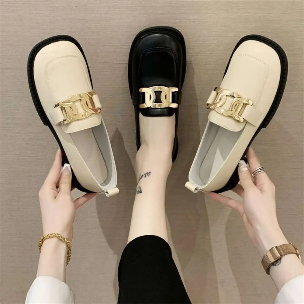 Sapatos para mulheres 2023 Saltos quadrados de dedo do pé Ladies Summer calçados baixos calcanharam elegantes mocassins pretos Popular Chic Point Lastest