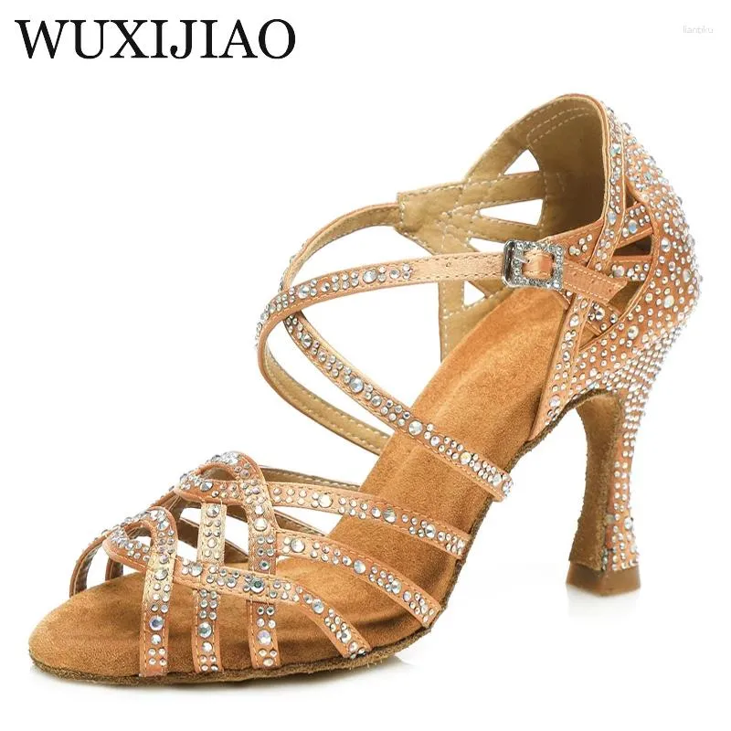 Chaussures de danse wuxijiao femmes salsa fête de bal de bal latin grand petit strass sandales brillantes peau satin cuba talon 9cm