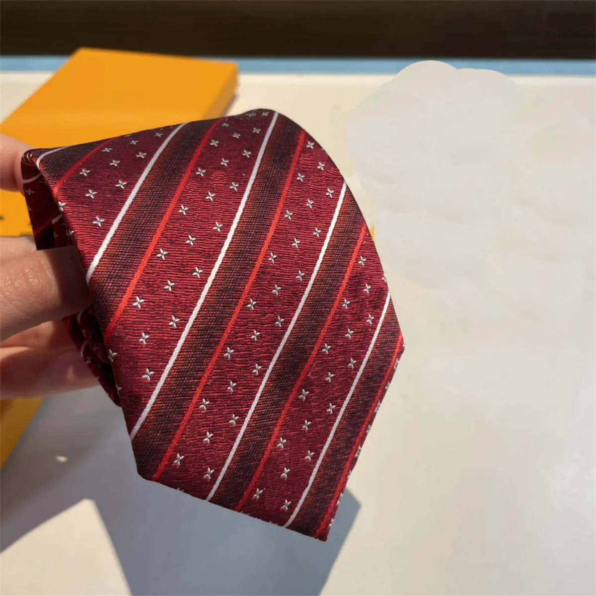 SS2024 Новый дизайнер роскошных галстуков мужской шелковый галстук 00% Жаккард ручной тканые свадебные и деловые галстуки галстук v883
