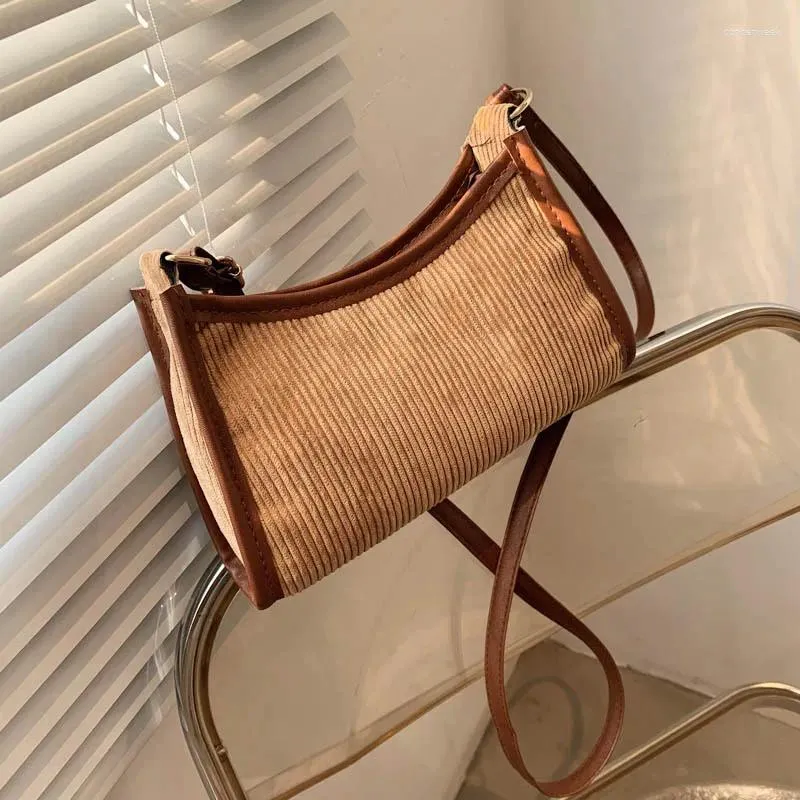 Sac 2024 femmes mode Vantage Samll Corduroy Light Messenger Crossbody Forme polyvalent Dame Mobile Phone Purs à main