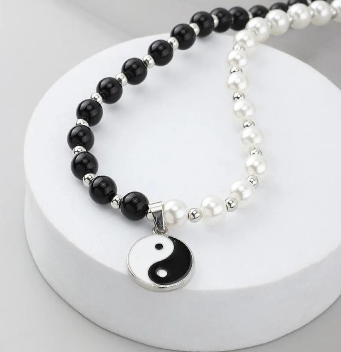 Collar para mujeres Tide Hiphop Personalidad y colgante de perlas blancas Yin Yang Tai Chi Bagua Cabello Chokers3735142