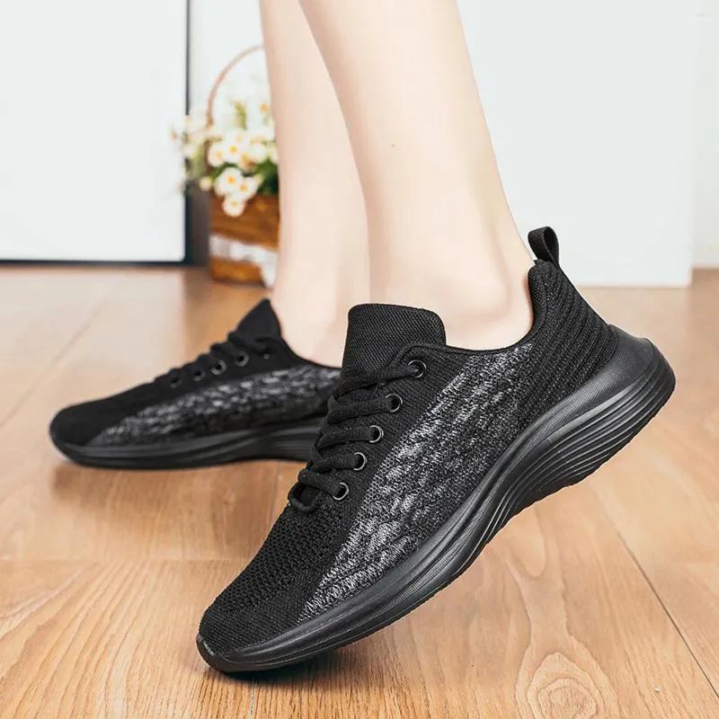 Scarpe casual Donne Sneaker Fashion Sneakers comoda Lace leggera su primavera vulcanizzata e sneaker piatto a piedi autunnale