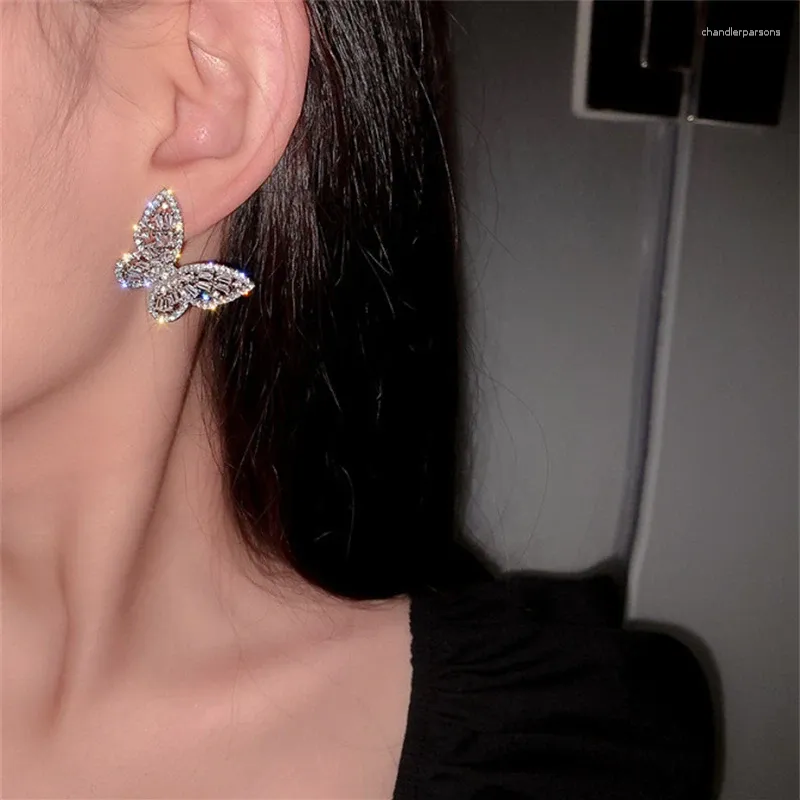 Stift Ohrringe hohle hochwertige Materialien wunderschön Zirkon Frauenzubehör Schmetterlingsohrring