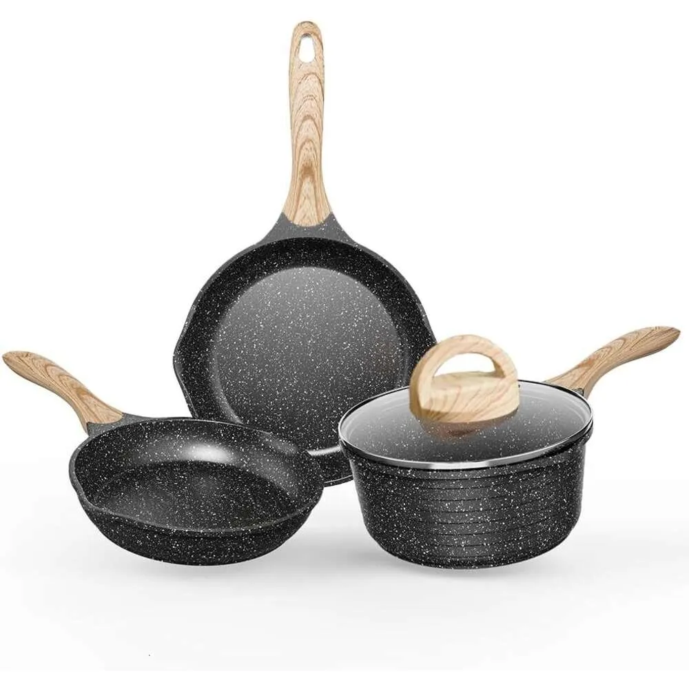 Des pots et des casseroles antiadhésifs de 23 pièces placés pour la cuisson à induction saine - comprend des casseroles à frire, des casseroles, une poêle saute, une plaque chauffante et une casserole en crêpe