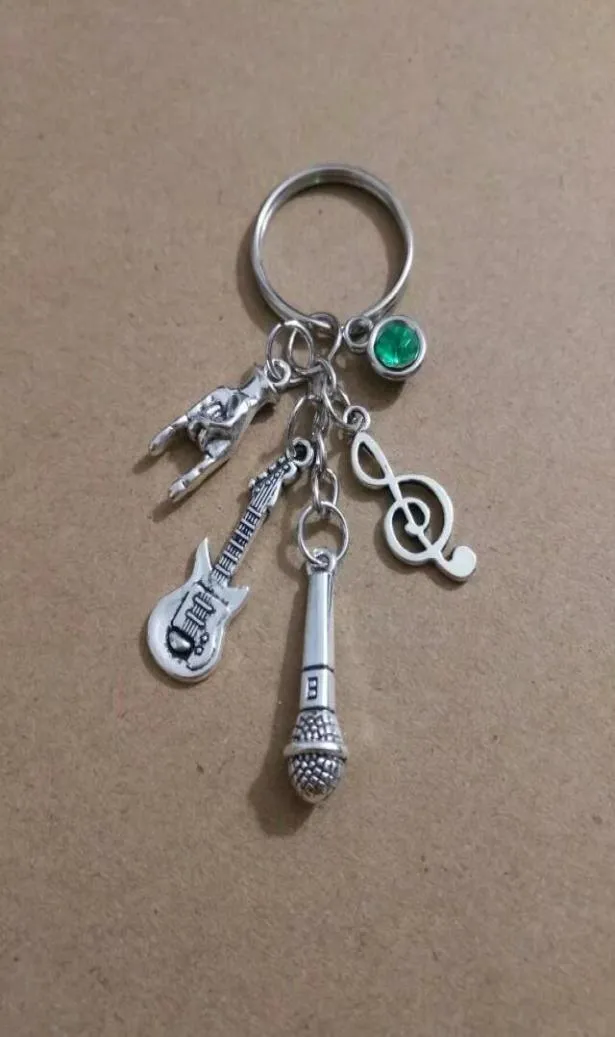 Entièrement vintage Silver Green Star Stone Music Symbolmicrophoneguitarrock gesture charme keychain fit clés chaînes accessoires JE4276386