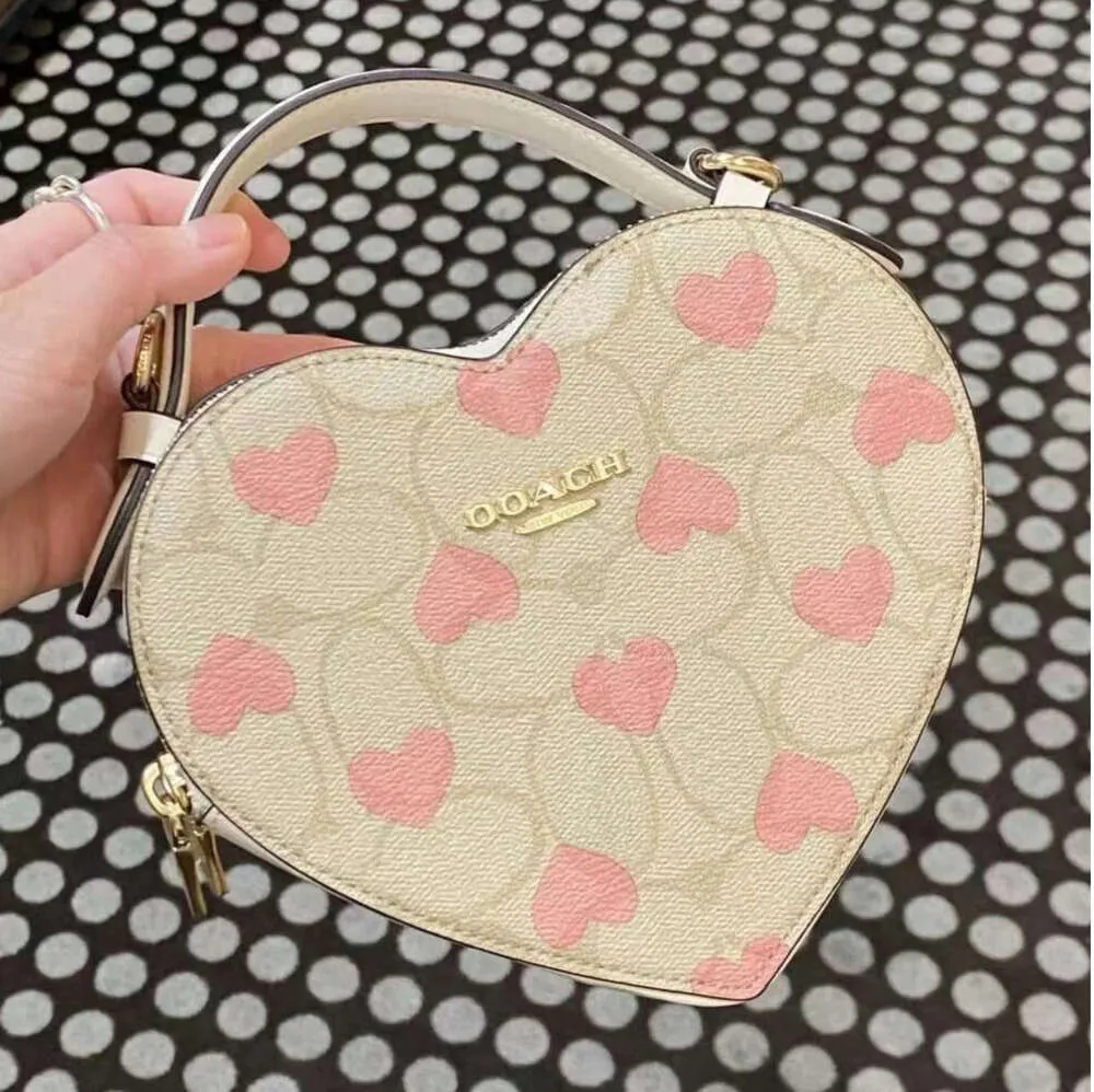Womens Mens Black White Sacoche Heart Bag Strap Leather Purse Luxurys Handbag Pink Designer Shoulder Bag Top Handle Strawberry CrossBody Clutch Denim City Bags 388