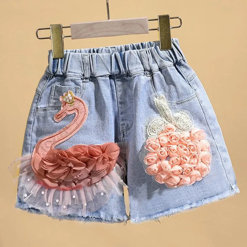 Bébé filles d'été Coton Denim Shorts Pantalons pour tout-petits Kids Cute Swan Flower Soft Jeans pour adolescents filles pour enfants Vêtements 240409