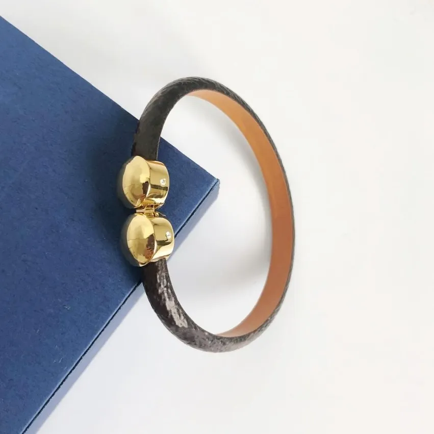 Luxe sieraden Vrouwelijke lederen designer Bracelet met Gold Heart Brand -logo op een high -end elegant modearmband Holiday Gift 1231Y