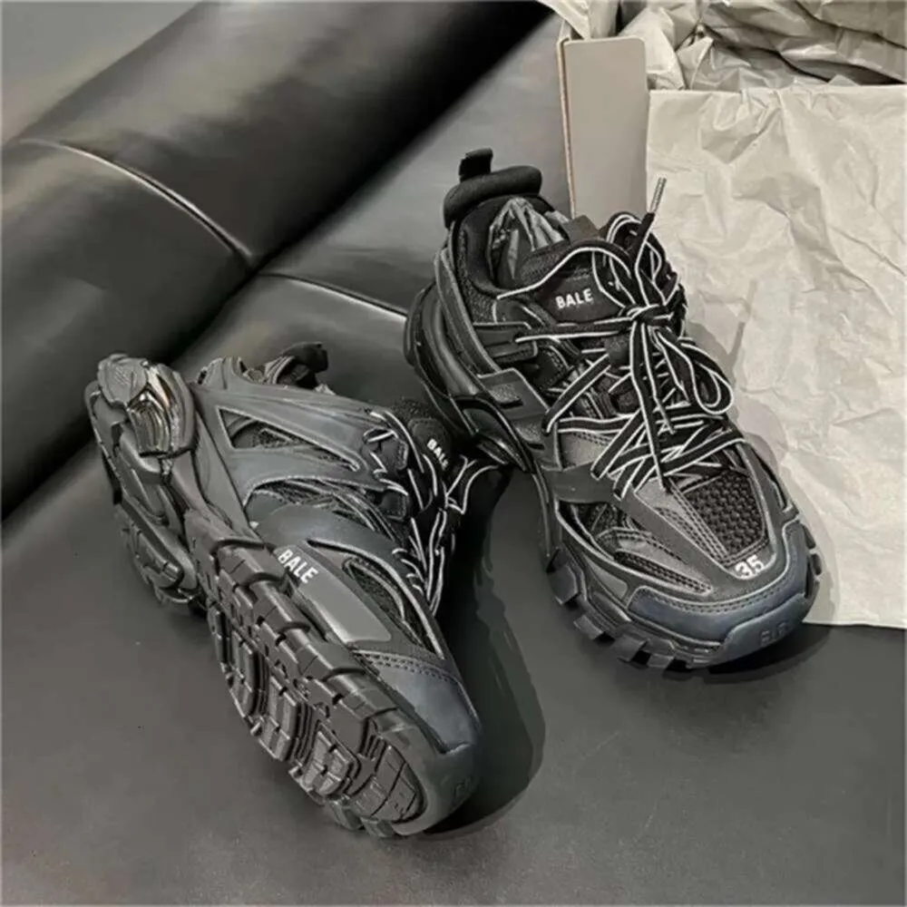 Luxury 2024 Nouvelles baskets Loafer Casual Lady Basketball Shoes Paris Triple S Clear Luxurys High Top Sneaker Crystal Bottom Bottom Men Fashionrunner Shoe