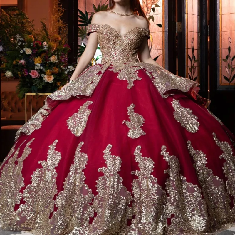 Rode glanzende van de schouder Quinceanera jurk baljurk goud kanten applique kralen korset zoet 16 Vestidos de 15 anos