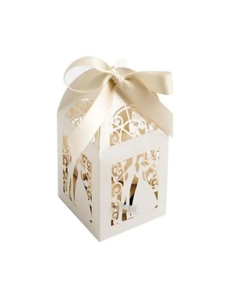 Present Wrap 100pcsset bröllop gynnar lådor Hollowout Paper Candy Box med band Brud Baby Shower Decoration Supplies4162834