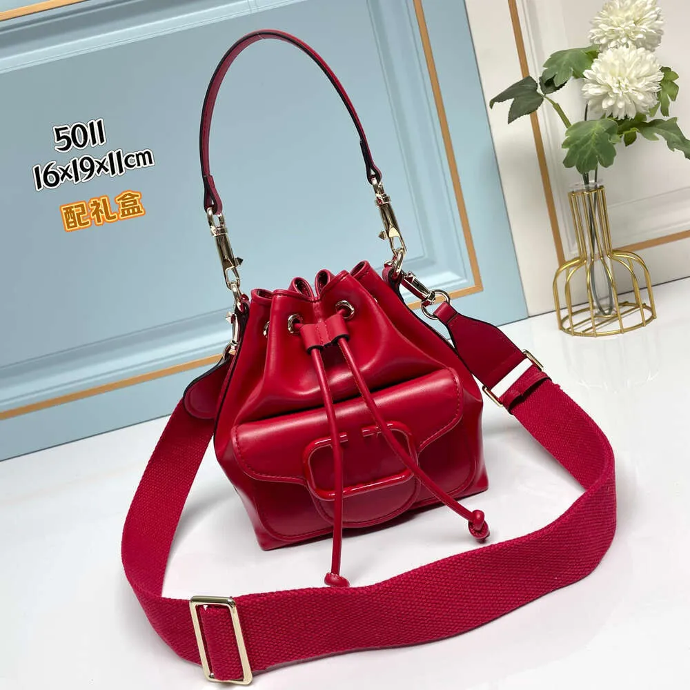 Versatile Cowhide Leather Drawstring Crossbody Bag for Women Timeless Fashion