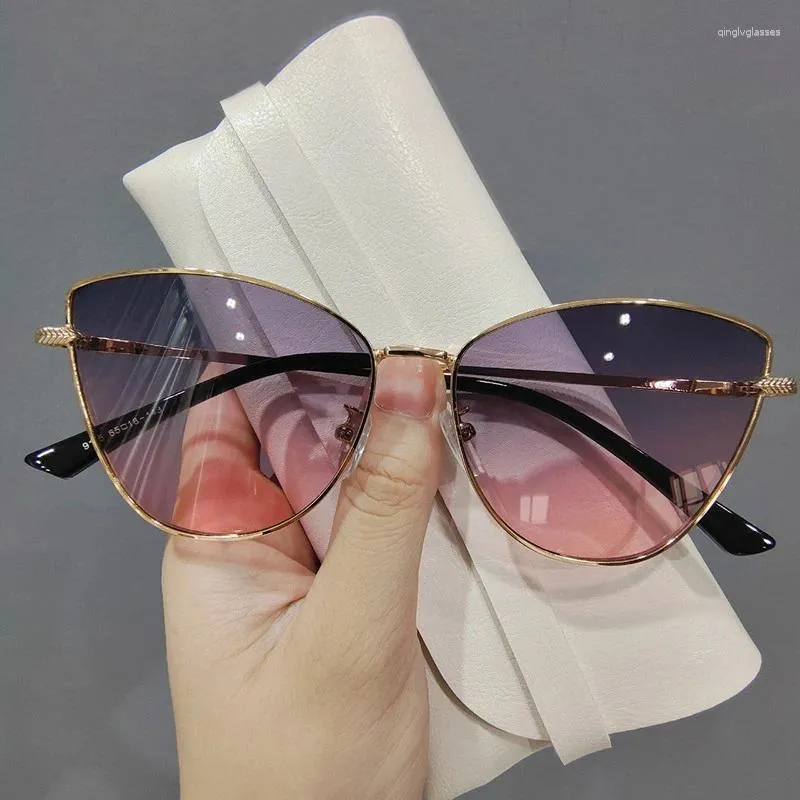 Solglasögon Kammpt Vintage Cat Eye Frame Women 2024 Luxury Brand Designer Fashion Female Eyewear Retro Trendy Sun Shades For Lady