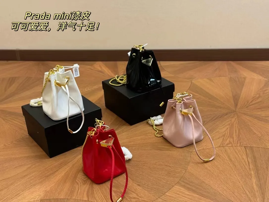 Can cute love mini patent leather bucket bag Fashion chain shoulder bag intensive cultivation worthy of exquisite gift box packaging gifts