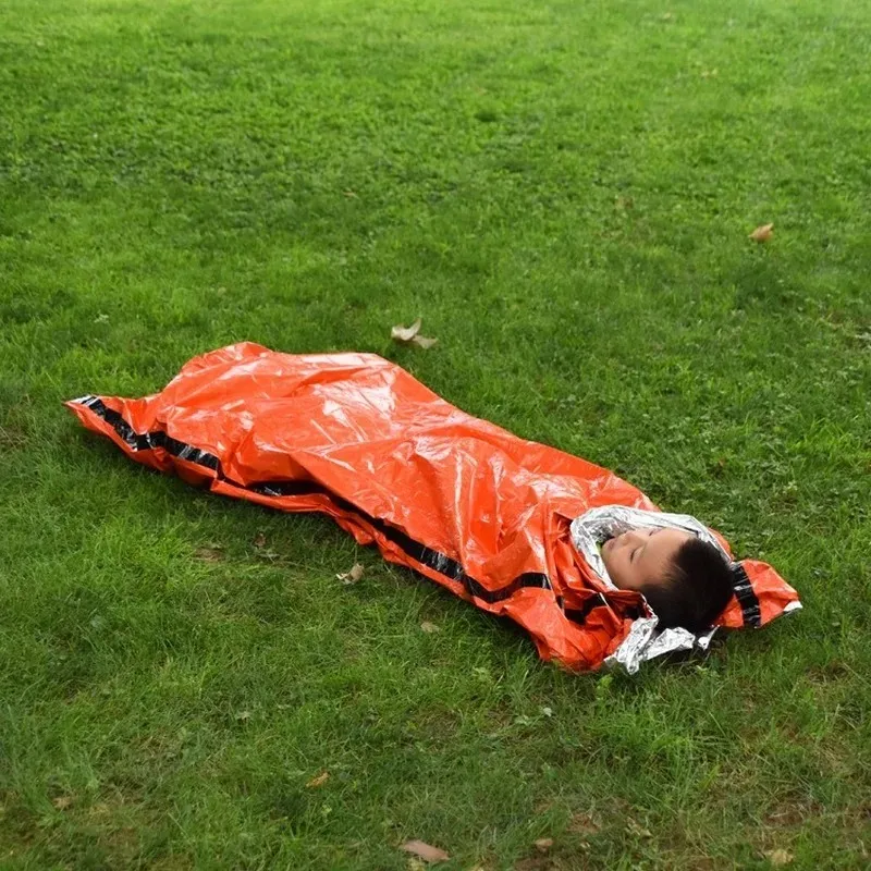 Saco de dormir de emergência de acampamento ao ar livre Térmico Mantenha o equipamento de sobrevivência de segurança de primeiros socorros de emergência de emergência