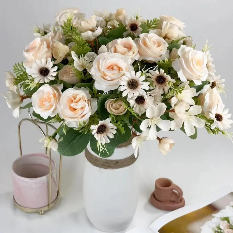 Decoratieve bloemen Kunstmatige nep Rose Silk Daisy Bouquet Home Decor Plastic Planten Bruiloft Decoratietafel Centerpieces