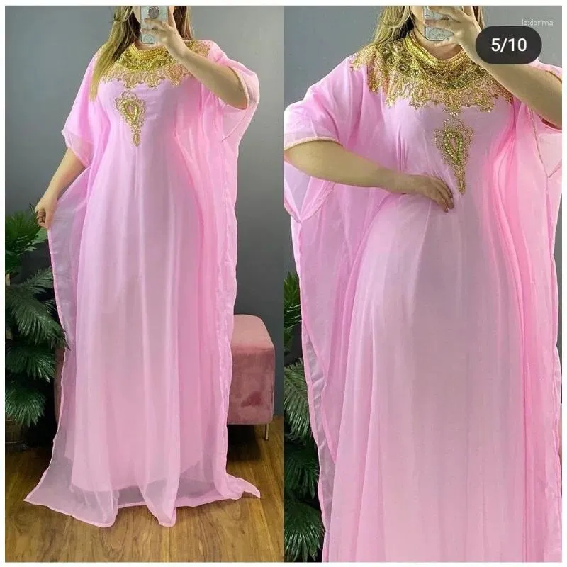 Etniska kläder Pink Kaftans Farasha Abaya -klänning från Dubai Marocko är mycket snygg och trendig med en lång blommig