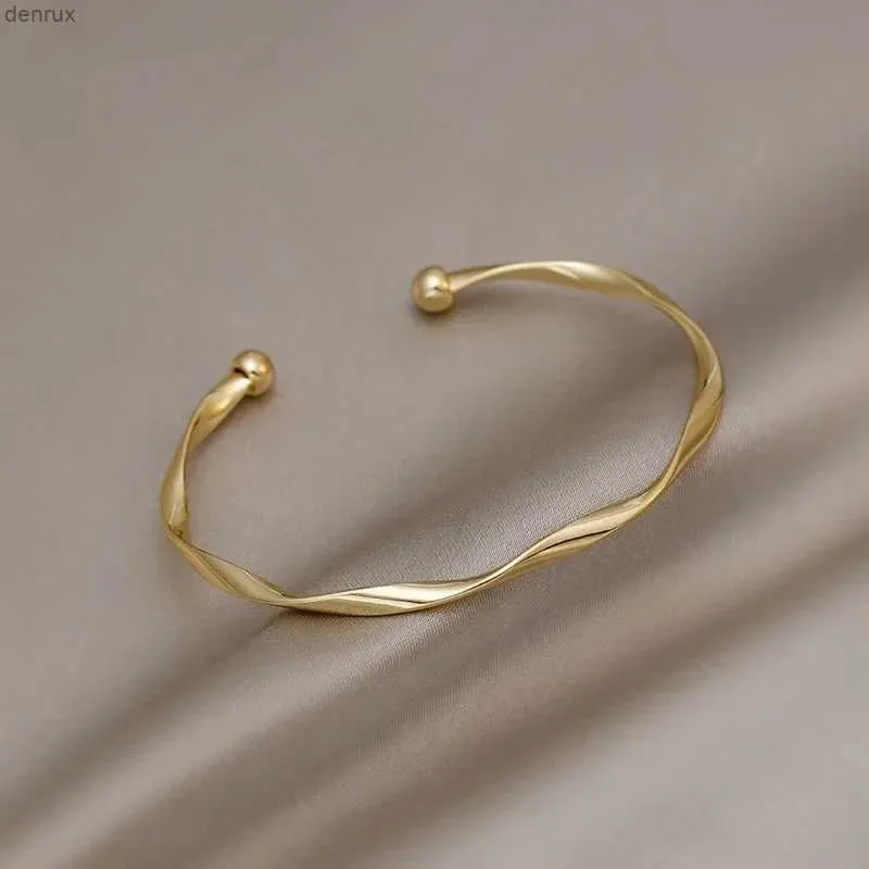 Bracelet d'ouverture de couleur or classique Gold Mobius pour les femmes Temperrament en acier inoxydable Twang Bangle Korea Bijoux tendance accessoiresl240417