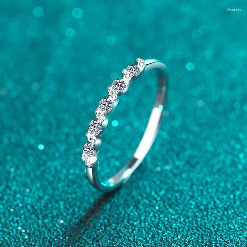 Klusterringar lyxiga platina för kvinnor 0,19CT Moissanite liten rad diamant utsökt ring bröllop gåva fina smycken pt950