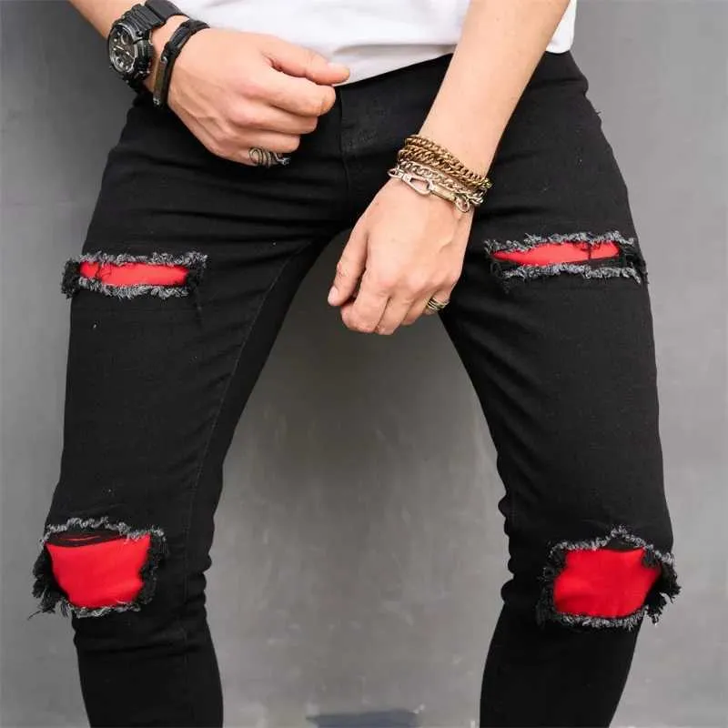 9T8W Herren Jeans American Fashion Black Red Patchwork Herren High Street Korean Slim Hose zerrissener Loch Hip Hop Männliche Denimhose D240417