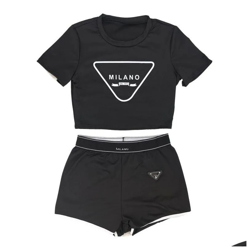 Kvinnors träningsdräkter Kvinnor Designer Tvådelat Set Letter Print Bare Navel Y Kort ärm T-shirt Shorts Casual Sports Suit Round Neck O Dhsuf