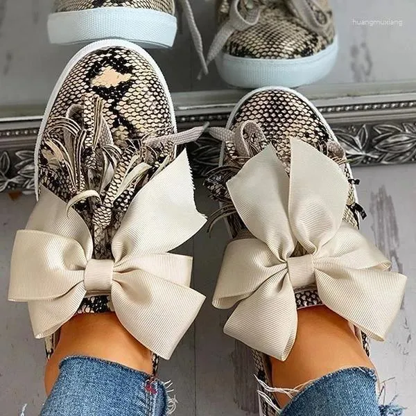 Scarpe di fitness 2024 Donne vulcanizzare sneaker bowknot bling girl piatto luccicante femmina casual femmina traspirante sport