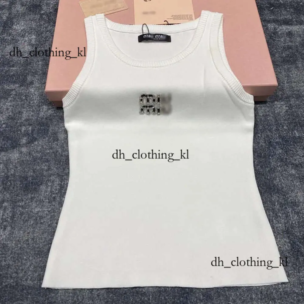 Ontwerpers T-shirt dames Mui Mui Zonnebril Toptanks Anagram met een afbraak met katoenen mix Tank Top Shorts Designer Suit bijgesneden Jersey Ladies Mui Mui Mui Tops 350