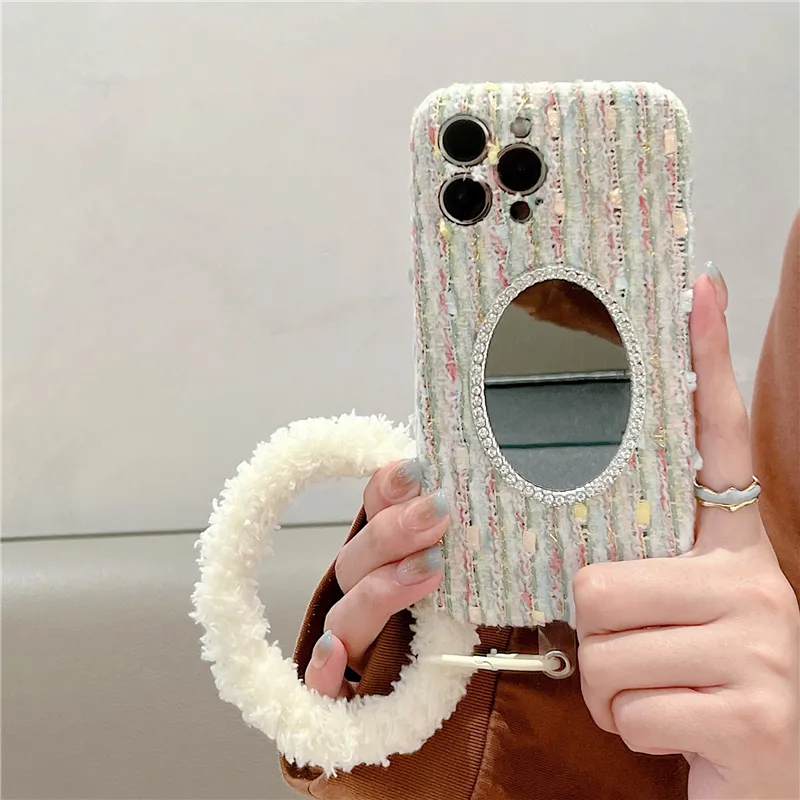 Luxurys Designer Telefono Custodia per iPhone 15 Pro Max 14 13 12 11 x Xiaoxiangfeng Color Flanch Flanel Mirror Shelch Shell Plush Wool Strisce Fila