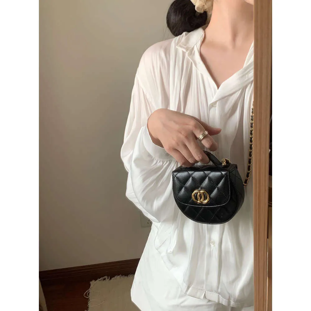 2023 Nouvelle mini-selle Small Waste Sac Handheld One épaule Crossbody Lipstick Emballage Cute Lingge Chain pour femmes