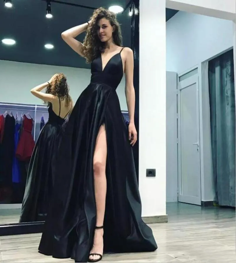 2018 Black Deep Vneck Aline Prom Gowns Spaghetti Straps High Slits Long Backless Court Train Satinフォーマルイブニングドレス8195671