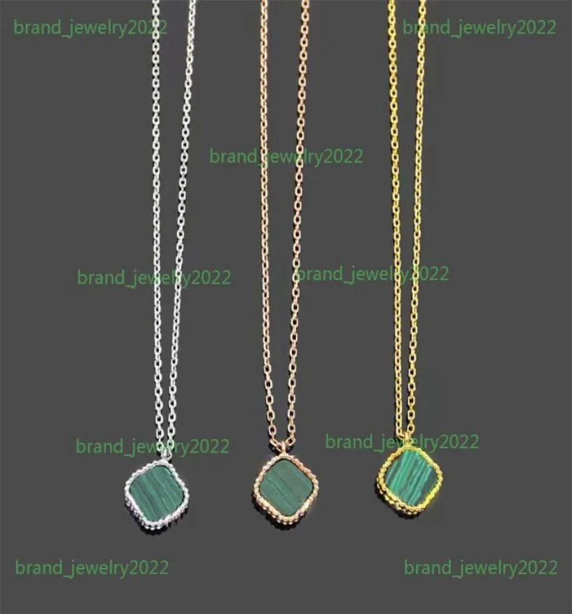 2022 NOUVEAU Collier de pendentif de mode pour femmes Collier de trèfle à quatre feuilles classiques Colliers de pierre précieuse naturelle de haute qualité PLA8005463